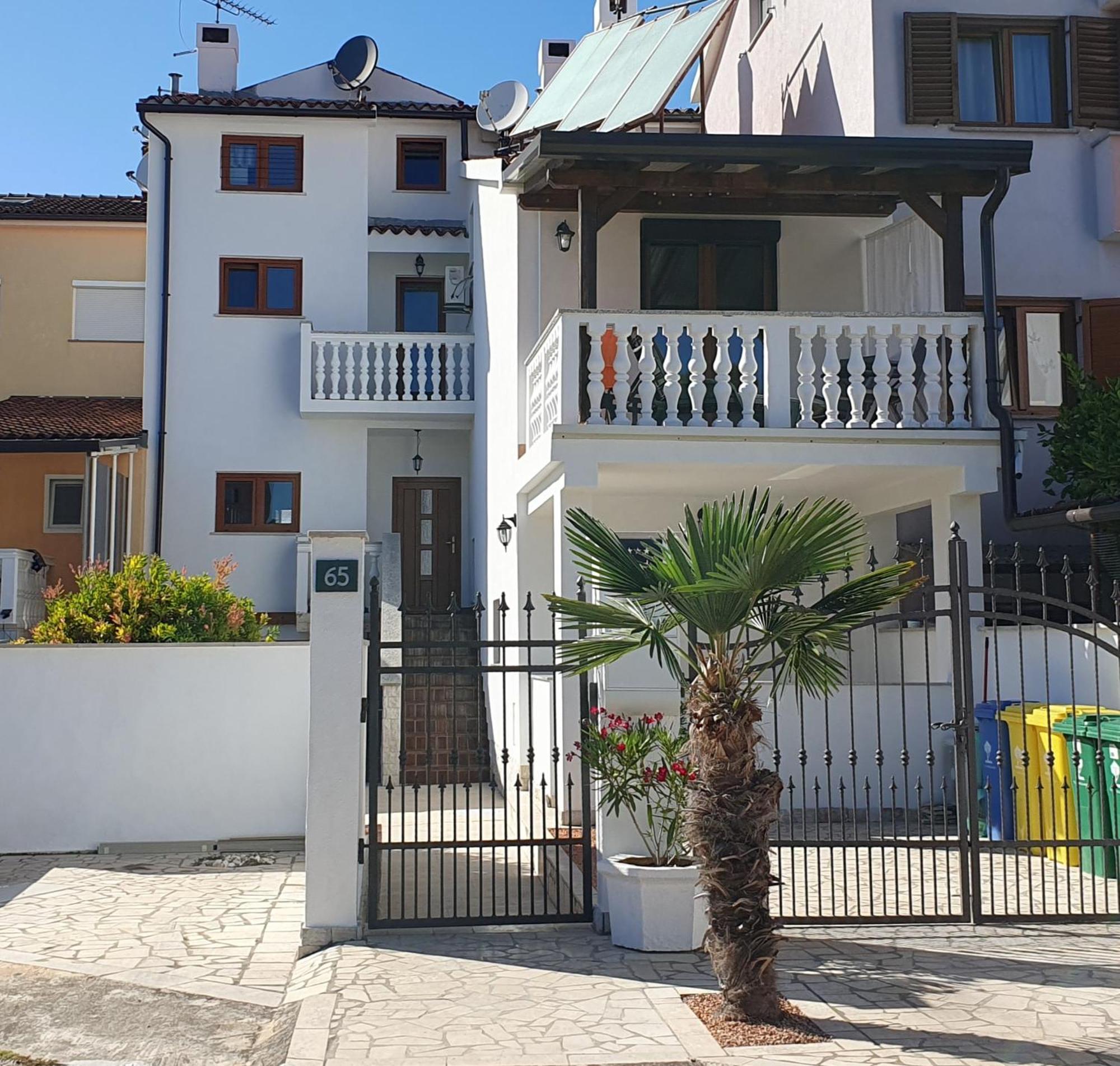 Apartments Dejana Štinjan Bagian luar foto